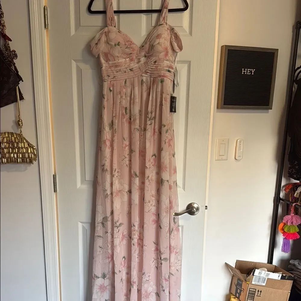 Lulu's Pink and White Off Shoulder Sleeveless Maxi Dress NWT - Size Small